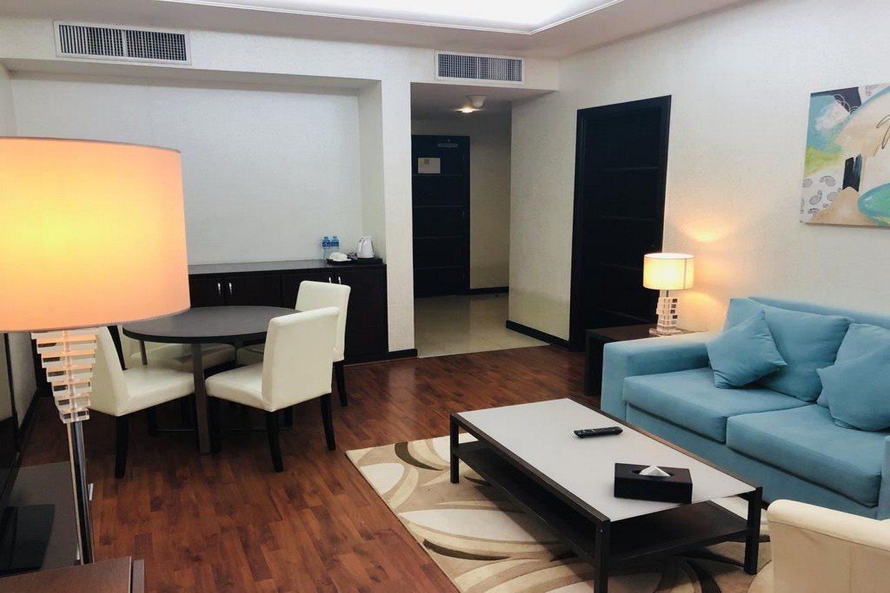 Gokulam Park Doha Hotel Bagian luar foto