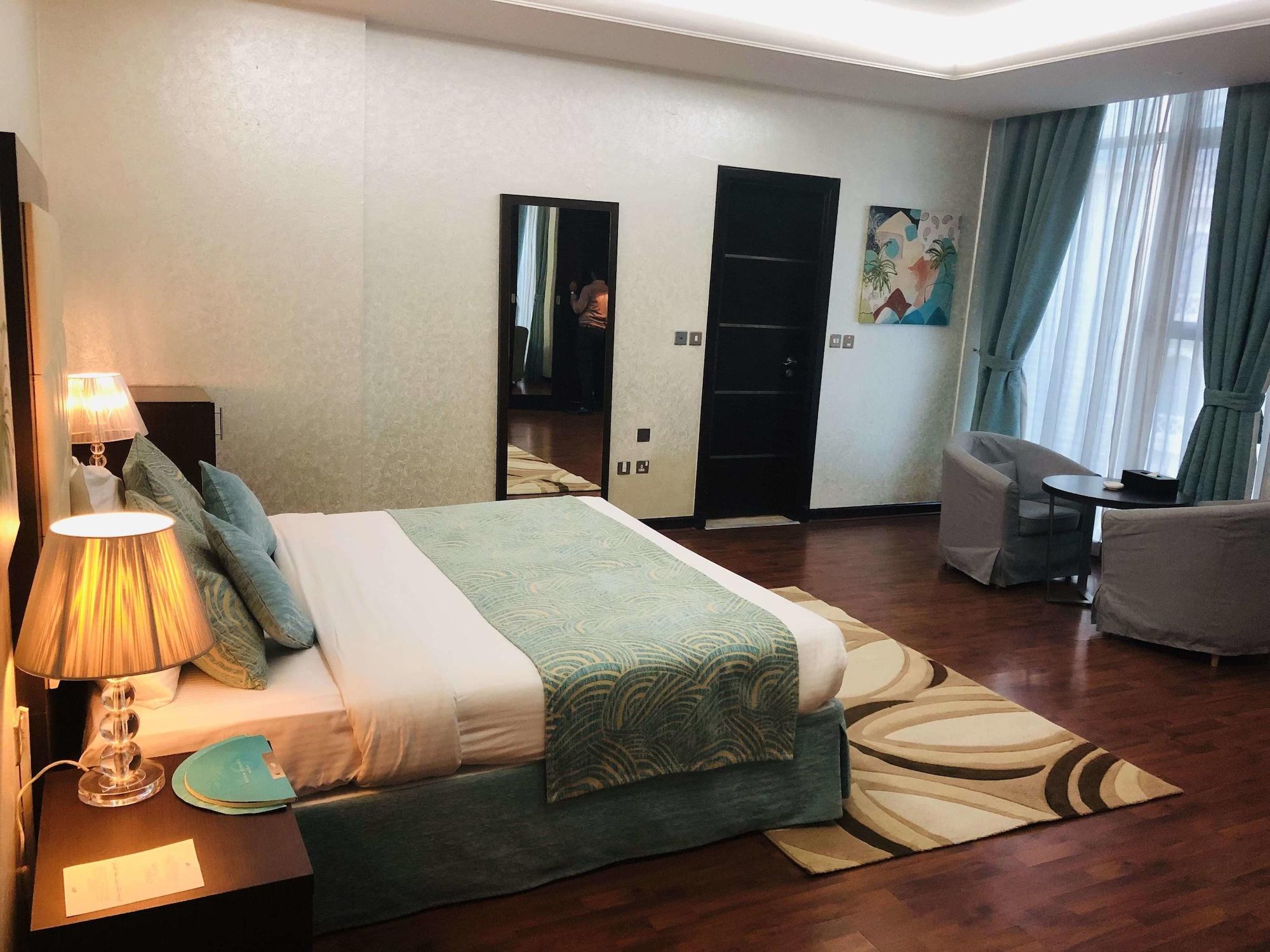 Gokulam Park Doha Hotel Bagian luar foto