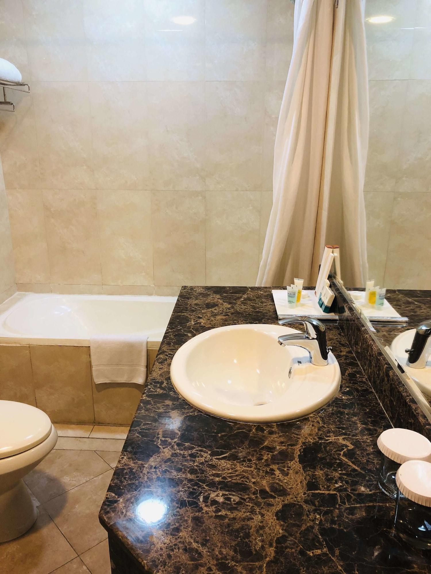Gokulam Park Doha Hotel Bagian luar foto