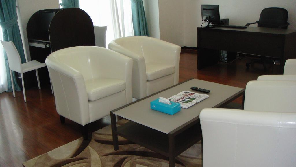 Gokulam Park Doha Hotel Bagian luar foto