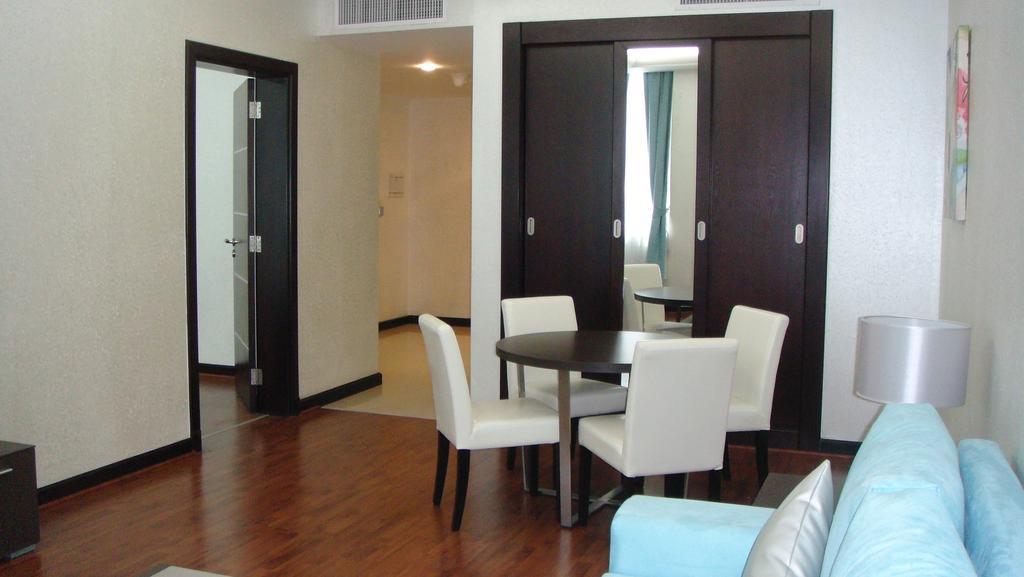 Gokulam Park Doha Hotel Bagian luar foto