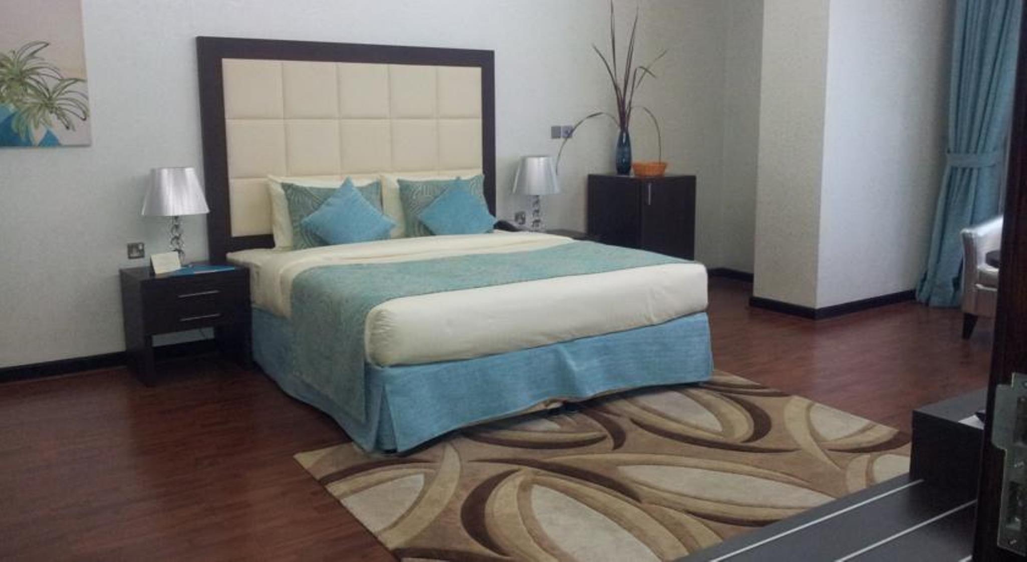 Gokulam Park Doha Hotel Bagian luar foto