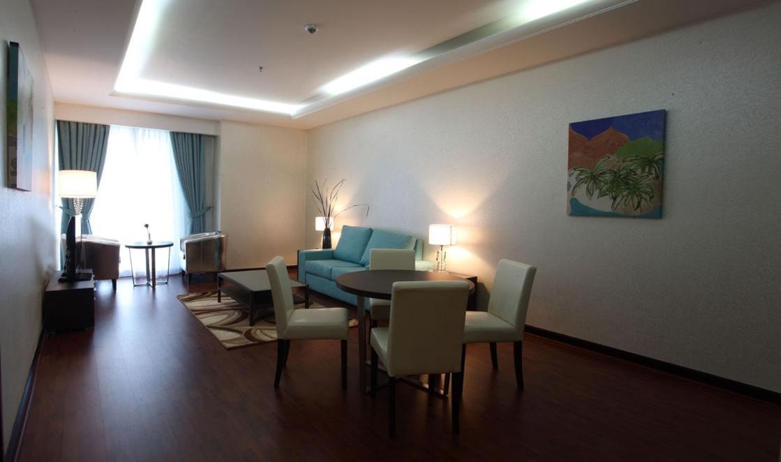 Gokulam Park Doha Hotel Bagian luar foto