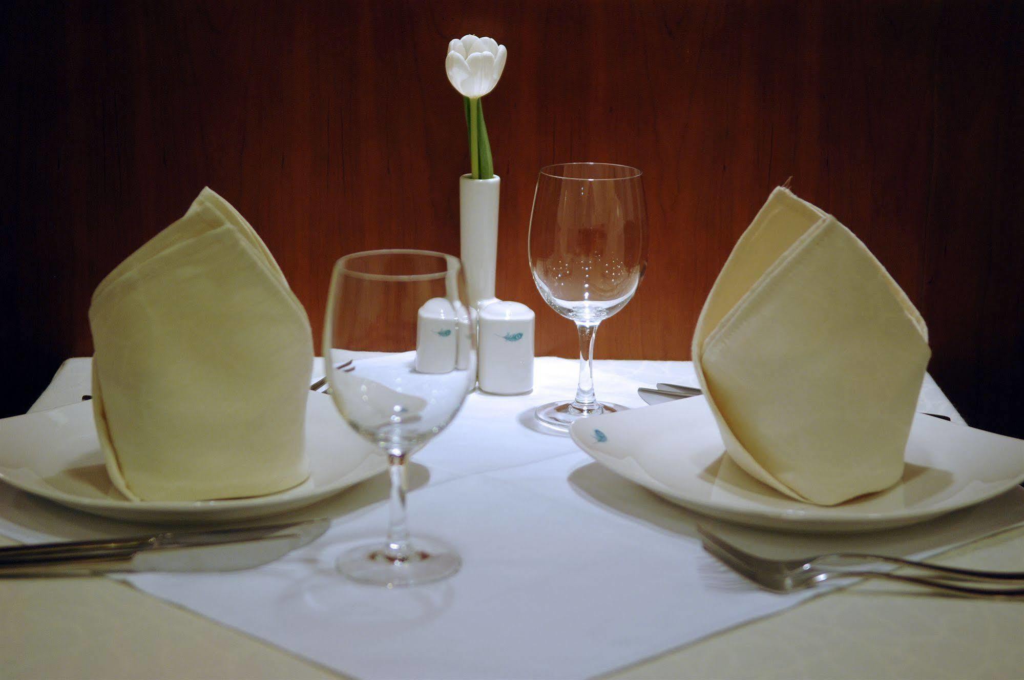 Gokulam Park Doha Hotel Bagian luar foto