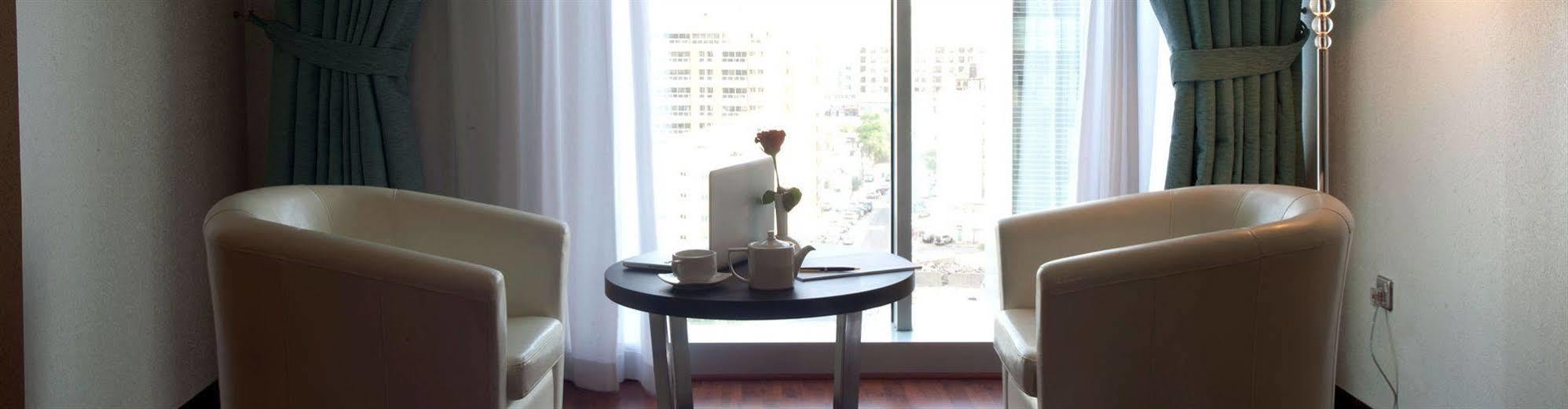 Gokulam Park Doha Hotel Bagian luar foto