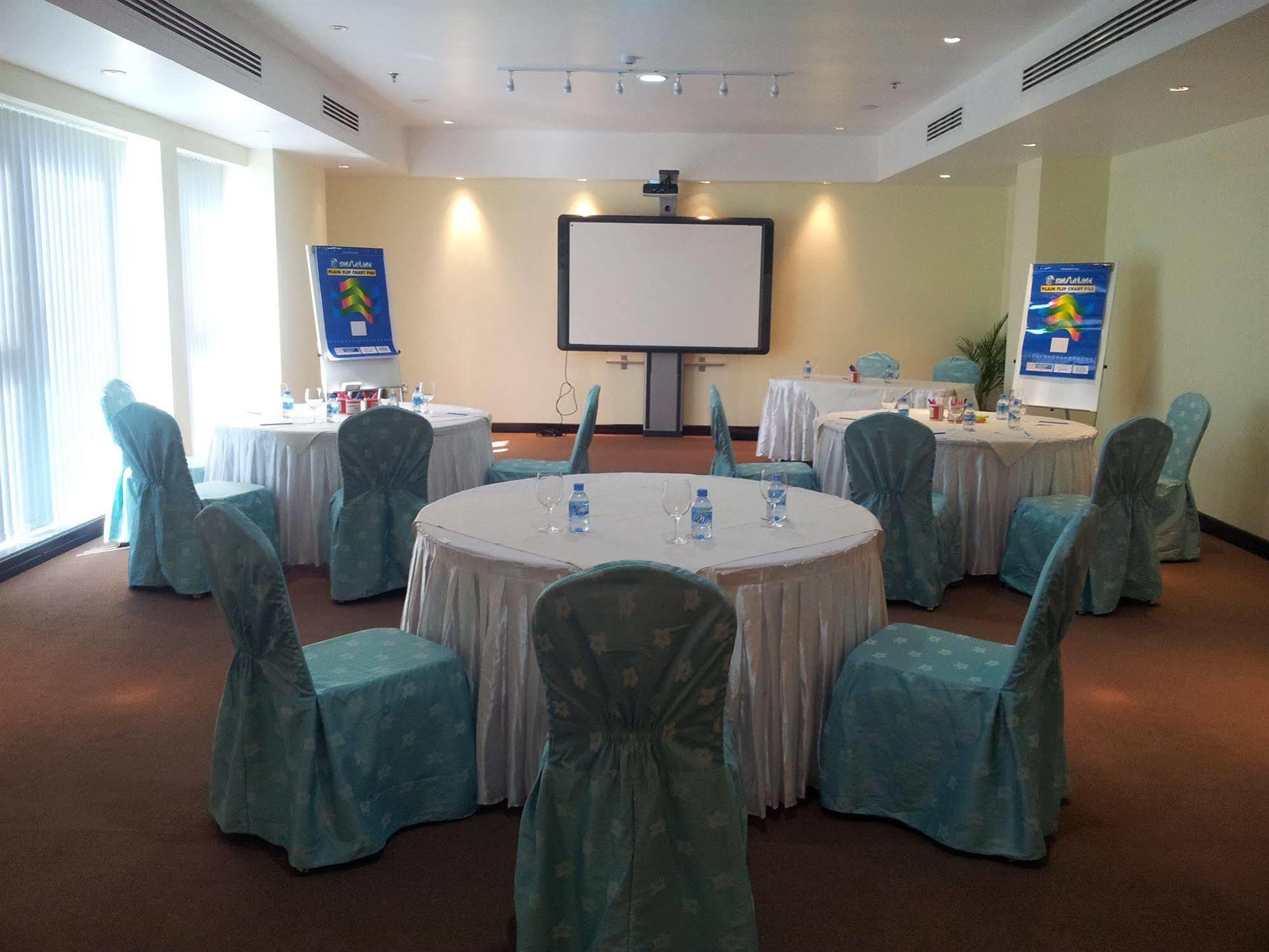 Gokulam Park Doha Hotel Bagian luar foto