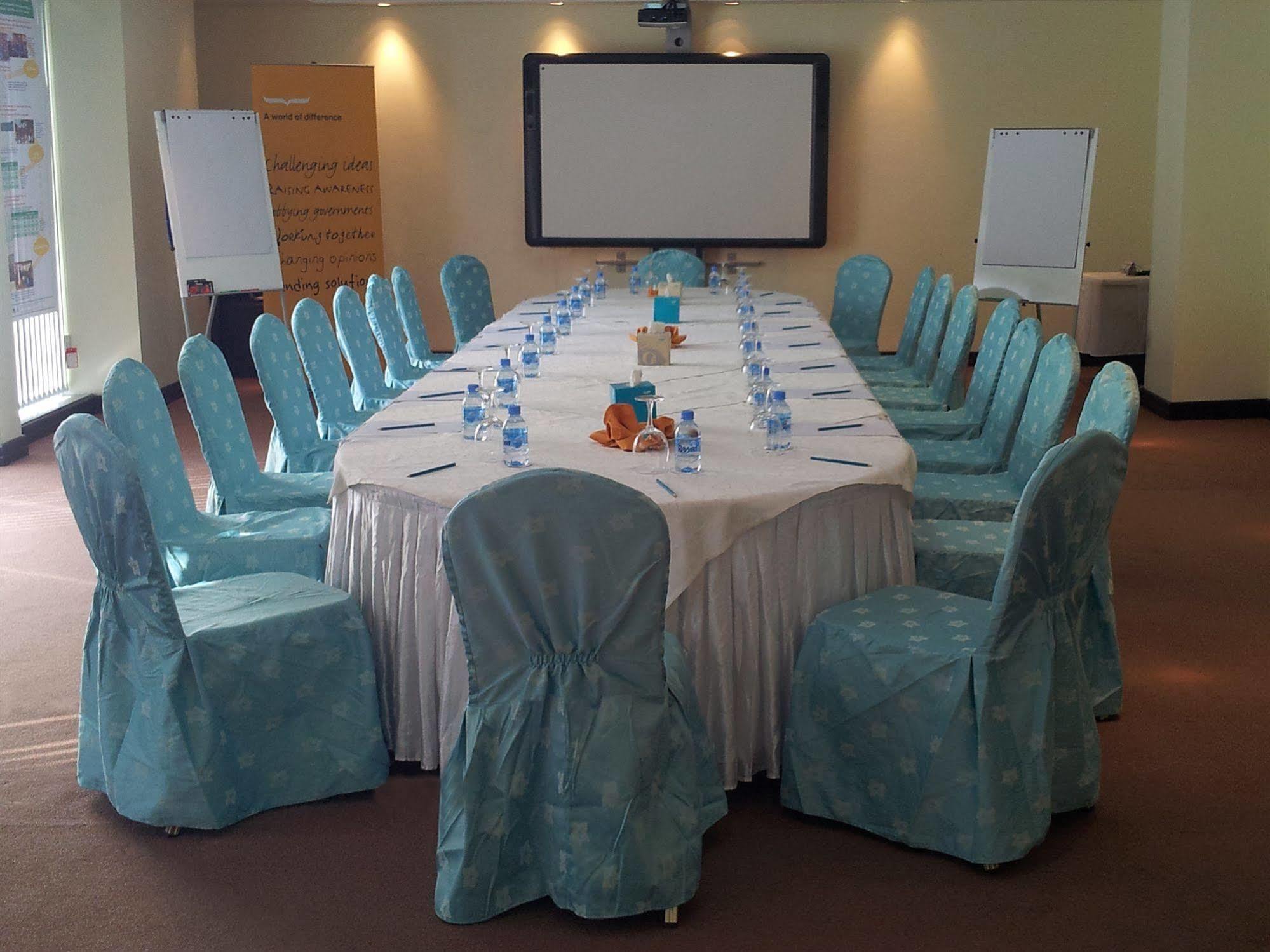 Gokulam Park Doha Hotel Bagian luar foto