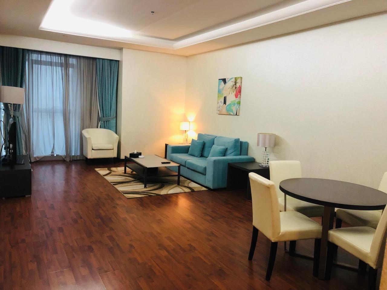 Gokulam Park Doha Hotel Bagian luar foto