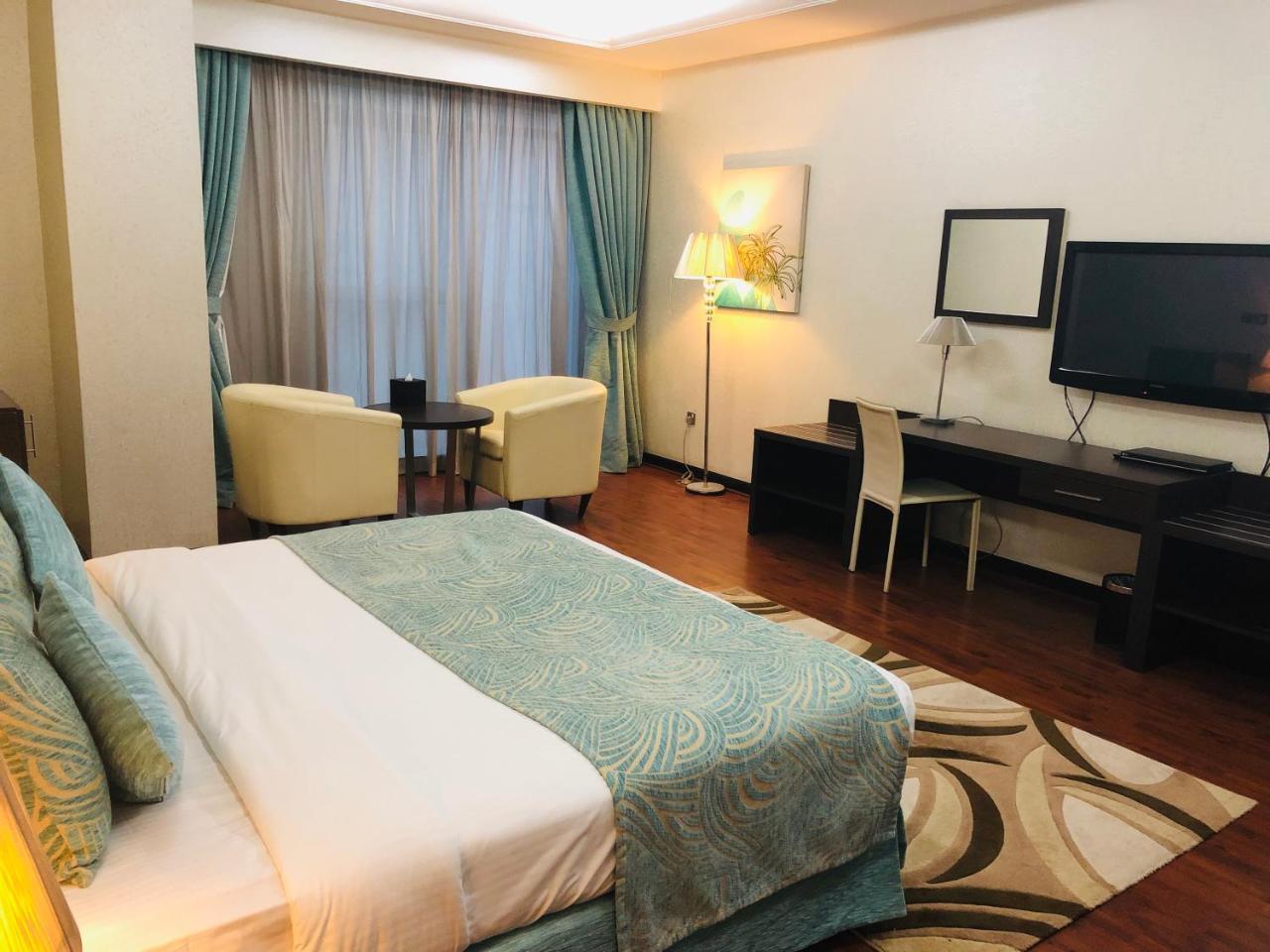 Gokulam Park Doha Hotel Bagian luar foto