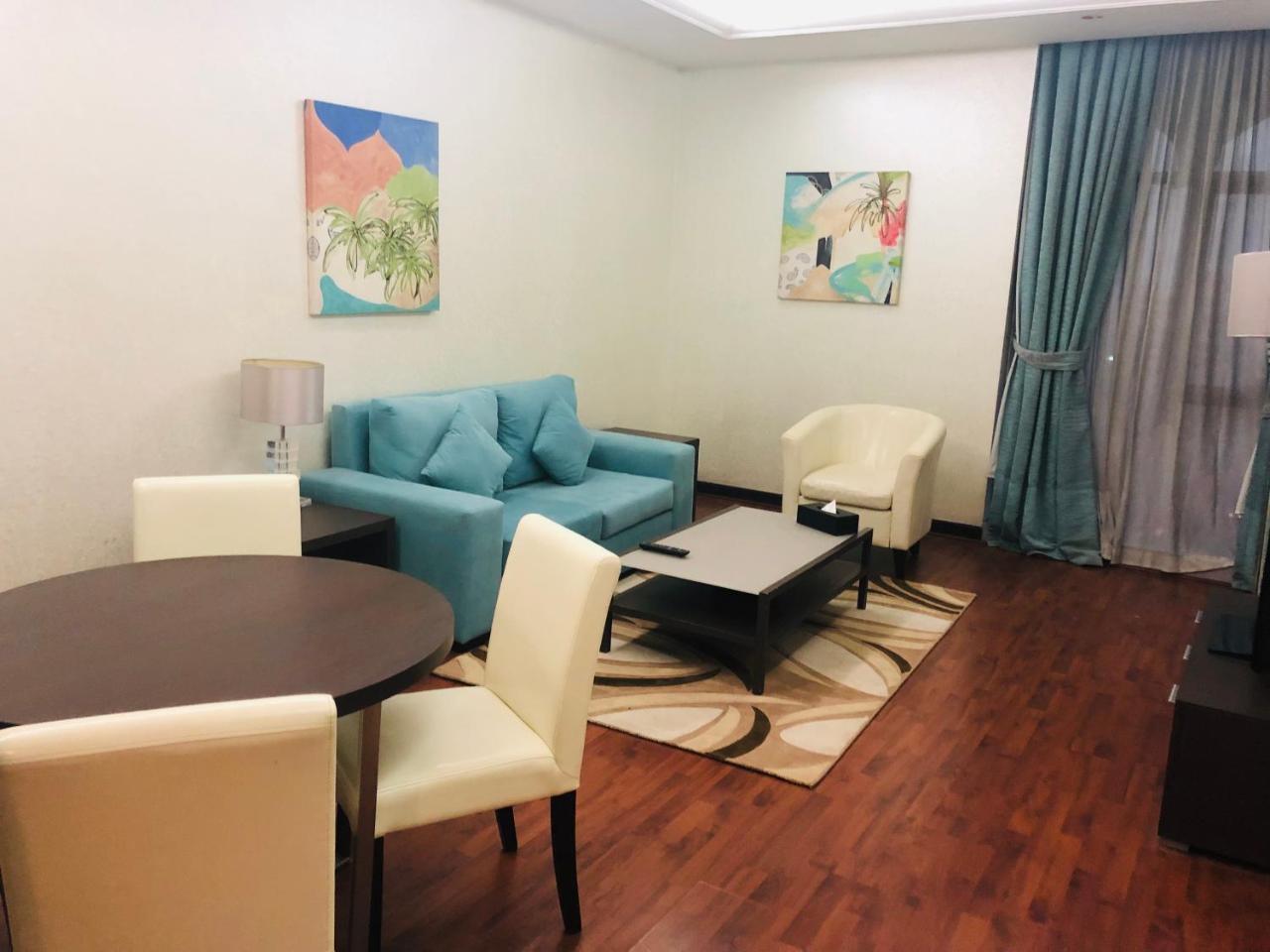 Gokulam Park Doha Hotel Bagian luar foto